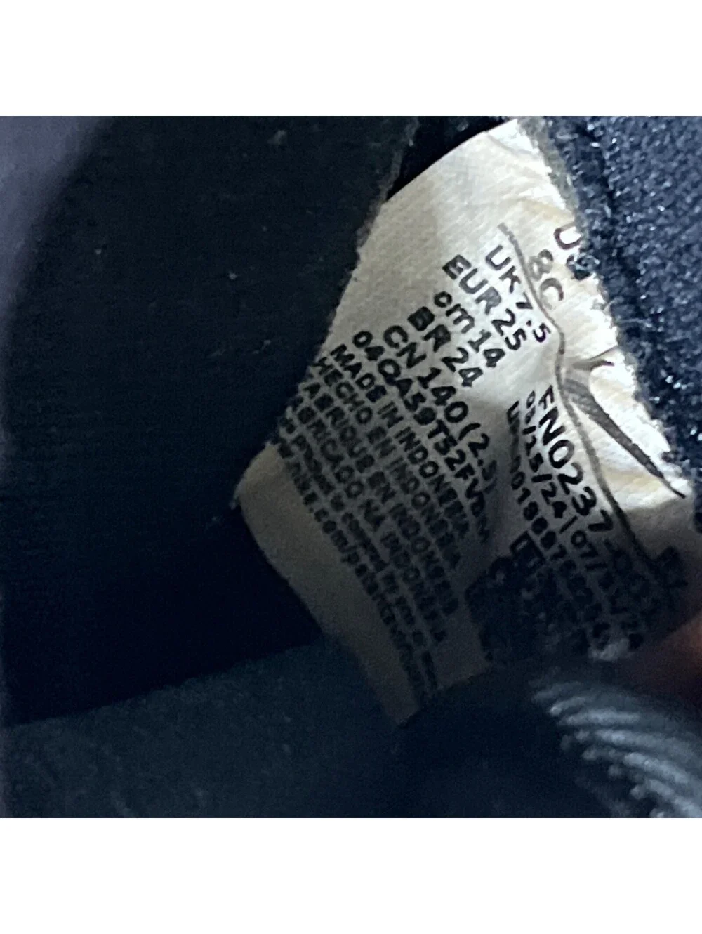 Nike signs tread